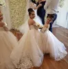 Classy White Ball Gown Bloem Meisje Jurken Sheer Neck Lace Kid Trouwjurken Pakistaanse Schattige Kant Lange Mouw Toddler Meisjes Pageant Jurken