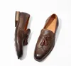 Brogue Shoes Men Slip in genine reater summerフラッツローファーズタッセルスマートカジュアルポイントトースビンテージ刻まれたブローグシューズ