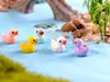 50ピース/ロットかわいいアヒルミニチュアPVCアクションフィギュア動物の置物マイクロランドスケープミニ置物ドールハウスフェアリーガーデン装飾