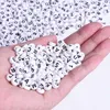 1000 pcs branco redondo alfabeto grânulos de acrílico grânulos mistos diy grânulos frouxos para beading pulseira acessórios de jóias 7mm (1/4 ")