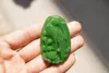 Gratis leverans - vacker (yttre mongoliet) jade hand-carved phoenix peony (Danfeng chaoyang) amulet. Det ovala halsbandets hängsmycke.