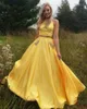 Sexy Halter Backless Yellow Evening Prom Dresses Sexy Two Pieces Long Formal Dress Party Wear Mujeres calientes Vestidos de noche por encargo