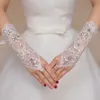 Moderne Hochzeitshandschuhe aus Spitze mit Perlen, Damen-Brautparty-Handschuh, kurz, weiß, fingerlose Hochzeitshandschuhe von Hochzeitszubehör