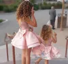 Cute Flower Girl Dresses Ball Suknia Klejnot Krótki Rękaw Girls Pagewe Sukienki z aplikacją Tulle Bow na wesele