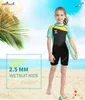 Crianças Wetsuit 2,5 milímetros mangas curtas Swimwear Voltar Zip Fato de Mergulho Neoprene Keep Warm crianças banho de uma peça Wetsuit