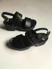 Lyxiga damer Designersandaler Damtryck Lädersandal med spikar Slående Gladiatorstil Läderplattform Sandal Festskor Storlek 35-40