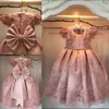 2020 Meninas de flor baratos Vestidos para casamentos pérolas vestido de baile Princesa menina Pageant Vestidos Crianças Comunhão Vestido Lace Manga Cap Bow