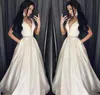 Elegancki Plus Size Prom Sukienki z kieszeniami Pasek Zroszony Pasek A-Line Deep V Neck Długość Długa Formalna Sukienka Suknia Wieczorowa Koraliki Szata De Soiree