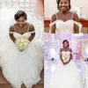 Nigerianska pärlor afrikanska paljetter plus size klänningar spaghettirem rygglösa bröllopsklänning brudklänningar mantel de mariee