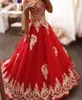 A linha fora do ombro ouro renda apliques vestido de casamento vermelho quente com cor espartilho bling bling vestidos de noiva