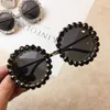 Новый дизайн Ladies Fashion Luxury Rinestone Round Модельная модель стрельба из солнцезащитные очки металлические фрамы хрустальные солнцезащитные очки для летнего пляжного украшения