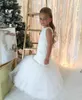 Av axelblomma flicka klänningar för bröllop skräddarsydd prinsessa tutu appliques spets båge barn första kommunion klänningar