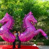 Fantasias infláveis de cavalo de arte iluminadas por atacado com tira de cavalos infláveis para decoração de eventos de palco da cidade