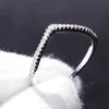 Grande promozione all'ingrosso di gioielli professionali di lusso in argento sterling 925 pavimenta zaffiro bianco diamante CZ fascia da donna anello "V" confezione regalo