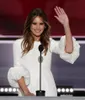 Melania Trump Petite gaine en satin blanc Robes de célébrité Col ras du cou plissé avec manches ballon Dos fendu Longueur au genou Partie formelle3758727