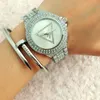 Cristal triangle style cadran en acier bande de métal montre-bracelet à quartz montre de la mode des femmes