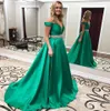 2018 Emerald Satin Prom Dresses Sexy Off Ramię Głębokie V Neck Zroszony Talia Linia Formalna Suknia Wieczorowa Plus Size Custom Made