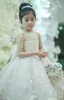 Prinsessan Flower Girls 'Dresses Jewel Neck 3D Appliques Pearls Kids Weddings Pageant Dress Sweep Train med Bow Tulle First Communion Dresses