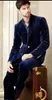 Abito da uomo in velluto blu navy con risvolto classico Smoking slim fit 2017 Abiti moda Blazer con pantaloni Abiti da ballo per la cena (giacca + pantaloni)