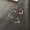 단순하고 창의적 인 스터드 기하학적 3 차원 삼각형 중공 이어링 개인화 된 쿨 이어링 액세서리 도매