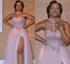 2018 New Dusty Pink Abiti da damigella d'onore Applique in pizzo Halter Piano Lunghezza Split Tulle Per abiti da damigella d'onore da sposa Abito da sera da ballo