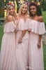 Vintage Blush Country Bridesmaid Dresses 2022 Modest utanför axel Chiffon Beach Bohemian Junior Maint of Honor Wedding Guest Gowns
