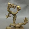 Folk cinese FengShui Copper Brass Anno Zodiac Dragon Gioca Ball Statue Figurine