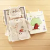 5pcs Set Yenidoğan Layette Renkli Organik Pamuklu Bebek Erkek Erkek Giysileri Solidstriped Bebek Giysileri Inc 1 Top 2 Pantolon 1 Önlük ve 1 Hat1209098