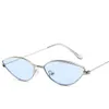 Nya söta sexiga solglasögon retro kattögon solglasögon för kvinnor metall triangel vintage cateye solglasögon kvinnlig billigt