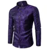 Camicia da uomo stampata ricamata in stile nobile. Abbigliamento da festa per gentiluomini. Top a maniche lunghe. Camicetta vintage da uomo. Inghilterra. Colore dorato