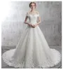 Um novo vestido de noiva de alta qualidade ombro ombro slim size flor renda apliques de cristal tiras de halter de cauda longa Casamento de igreja branca hy115