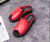 Sommar kilar Läder Sandaler Kvinnor Slippers Scarpe Donna Pantoufle Femme Designer High Heel Mules Skor Kvinnor Mode Slides