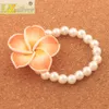 Argila frangipani plumeria flor pérola frisada fios estiramento pulseira 6.5 "BB80 Braceletes de jóias de moda