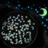 Glöd i mörkväggen klistermärken 3d stjärnor måne klistermärken Lysande diy sovrum Vägg Barnrum Inredning 100pcs / set ooa5287
