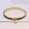 Pulseiras de aço de titânio 316L para mulheres rosa ouro prata cor preto branco superfície carta pulseira moda casal pulseira de casamento B2158995