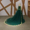 2020 vert émeraude robes de soirée avec Cape or dentelle Appliqued tribunal train licou cou robes de soirée formelles pour vêtements pour femmes