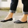 10 Pairs Erkekler Kaymaz Silikon Çorap Katı Renk Görünmez Tekne Çorap Yaz Summer Care Cilt Yüksek Kaliteli Pamuklu Çorap Terlik