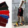 Человек черный тонкий деньги Письмо печати шорты уличная одежда досуг мода на открытом воздухе движение спортивные штаны свободный тип