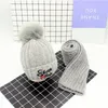 赤ちゃんキッズ帽子最新の秋冬の子供暖かいニット帽子+スカーフ2個セットボールトップ装飾新生児ビーニーウールの帽子2-9t
