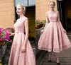 Darmowa Wysyłka New Arrival Koronki Aplikacja Frezowanie Bez Rękawów Koktajl Suknia Elegancka Klejnot Herbata Długość Łuk A-Line Lace-UP Homecoming Dress