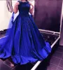 로얄 블루 긴 새틴 레이스 웨딩 드레스 높은 Neckline 크리스탈과 컬러 볼 가운과 아플리케 신부 가운