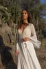 2018 Asaf Dadush Boho Bröllopsklänningar Deep V Neck Långärmad Tulle Applique En Linje Golvlängd Bohemian Bröllopsklänning Backless Bridal Dress