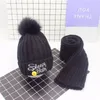 Cappelli per bambini Novità Autunno Inverno Bambini Cappelli caldi lavorati a maglia + Sciarpa 2 pezzi Set Decorazione superiore a sfera per berretti neonati Cappelli di lana 2-9T