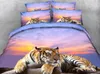 Tigre accroupi au crépuscule Le linge de lit photo effet 3d peut être un motif photo personnalisé