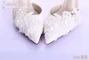 Nowe białe piękne buty ślubne Vogue koronki perłowe koraliki 9 cm obcasów ślubne buty ślubne sztyletowe pięta akcesoria ślubne pompka 240i