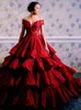 Stunning Tiered Färgglada Bröllopsklänningar Av Skulder Pärlor 3D-Floral Lace Appliques Bröllopsklänning Fantastisk Tidlös Romantisk Bröllopsklänning