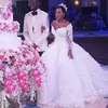 Fantastisk plusstorlek bröllopsklänningar 3d blommor applicerade spetspärlade brudklänningar som ravishing Dubai African Crystal Tulle Wedding Dres276b