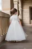 Tenue de Bal Equipage Manches Courtes Robes de Première Communion Dentelle Blanche Tulle Enfant de Bébé Infant Fleur Filles Pageant Robes