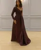 2019 Burgundy Arabic Dresses Evening Wear One Shouther Side Split 형식 무도회 가운 레이스 아플리크 비즈 긴 슬리브 파티 드레스 251N