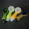 Cachimbos de vidro de 4 polegadas que brilham no escuro inebriantes Spoon Scorpion Cachimbo de mão luminoso Queimador de óleo Cachimbos de tabaco Acessórios para fumar GID10